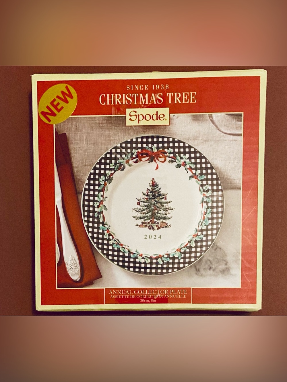 Spode Christmas Tree 2024 Collector Plate - Red & Black Holiday Design